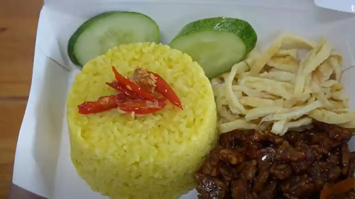 Resep Nasi Kuning, Tambahkan Kunyit Bubuk