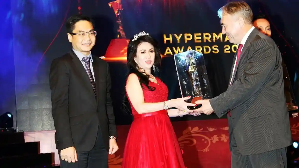 PT Mawar Jaya Raih Penghargaan Supplier Hypermart Terbaik