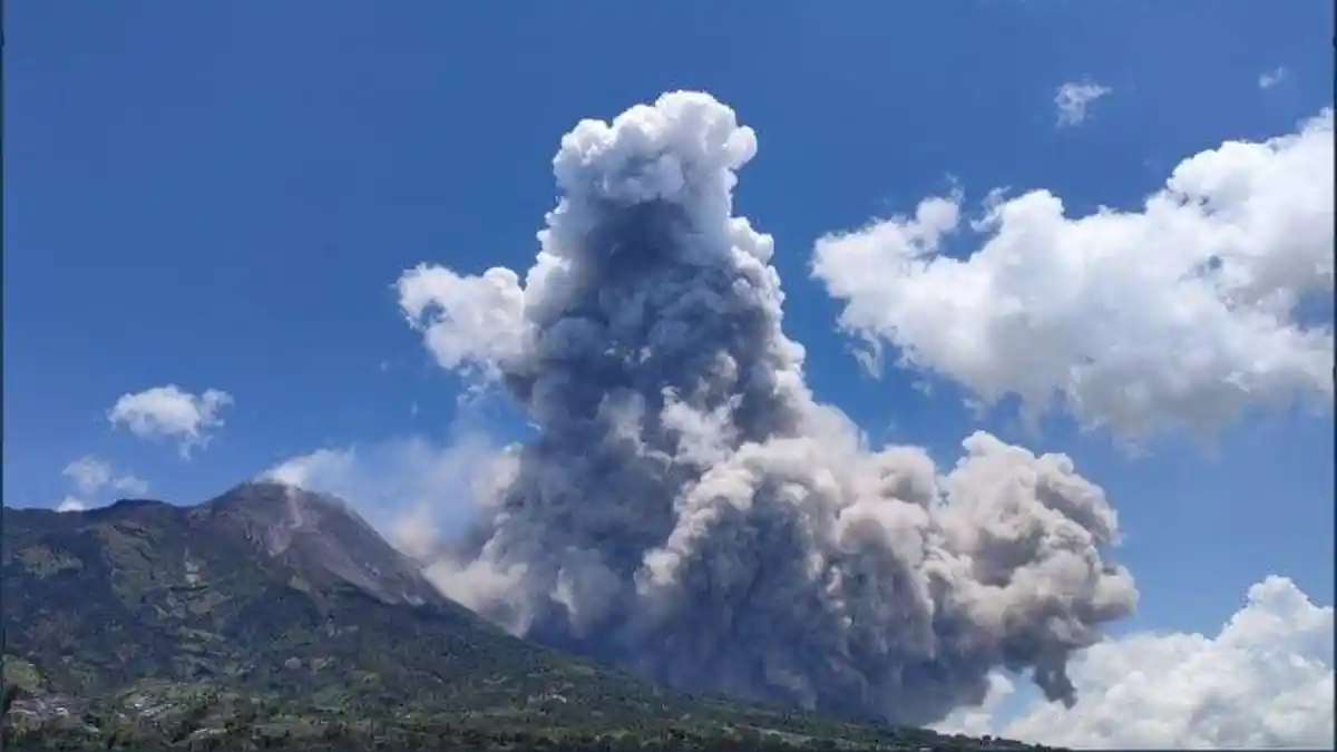 Desa di Magelang Diselimuti Abu Vulkanik Imbas Erupsi Gunung Merapi, Warga Sulit Cari Pakan Ternak