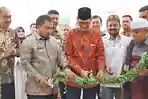Plt-Dirut-Bank-Aceh-Bob-Rinaldi-bersama-Pj-Bupati-Aceh-Besar.jpg