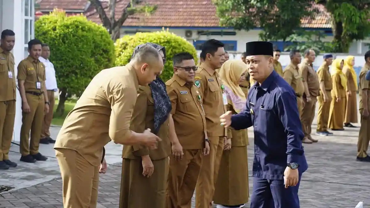 Muhammad Nizar Perdana Pimpin Apel Pemkab Usai Cuti Bupati Lingga 