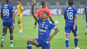 Penyerang-Persib-Bandung-vs-Persebaya-Uilliam-Barros.jpg