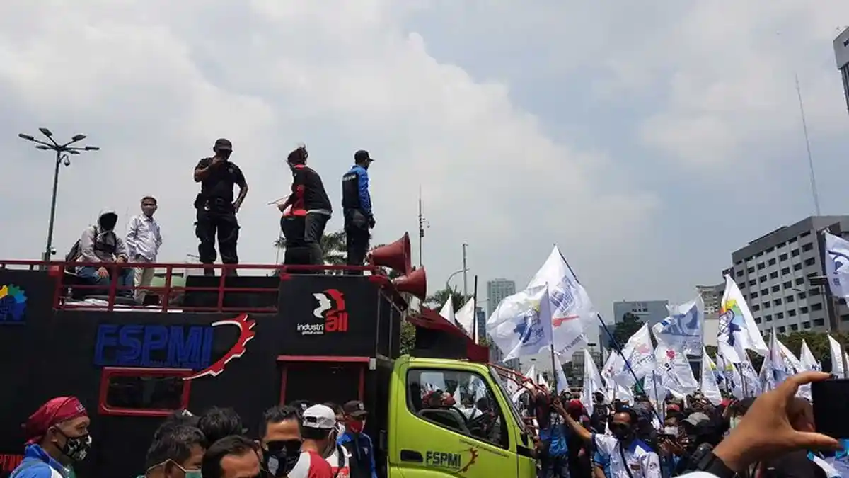 Tuntut DPR RI Lakukan Legislative Review, Buruh Kembali Gelar Aksi Tolak UU Cipta Kerja