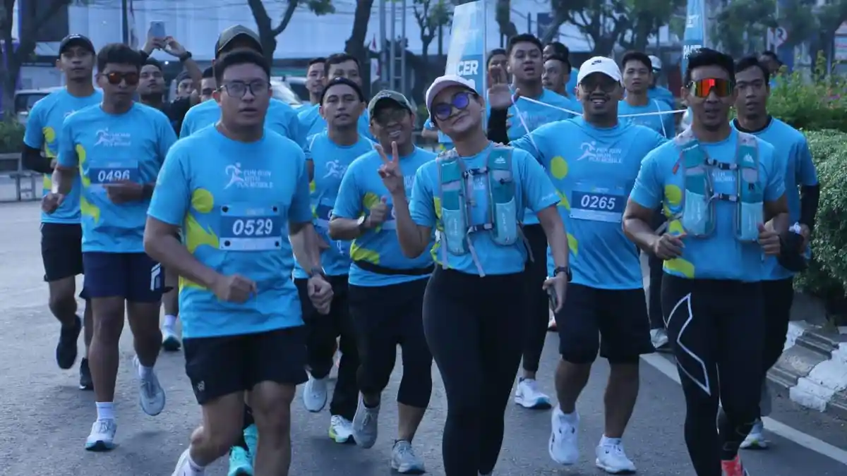 Foto-foto Serunya Fun Run With PLN Mobile 5K 2024 di Halaman DPRD Jateng Pagi Ini