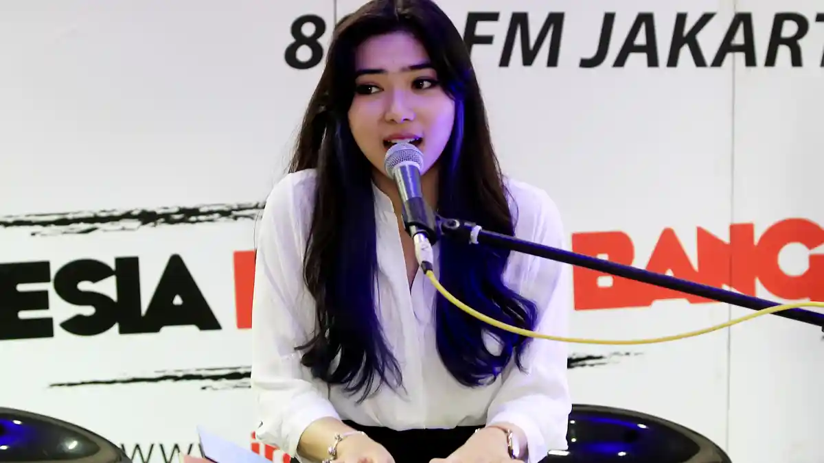 Isyana Sarasvati Sempat Deg-degan Hadiri Meet and Greet di Sarinah