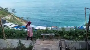 Tebing-Pantai-Sine-salah-satu-peman.jpg