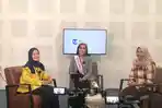 Hindun-Hulopi-tengah-saat-menghadiri-program-Podcast-Tribun-Gorontalo.jpg
