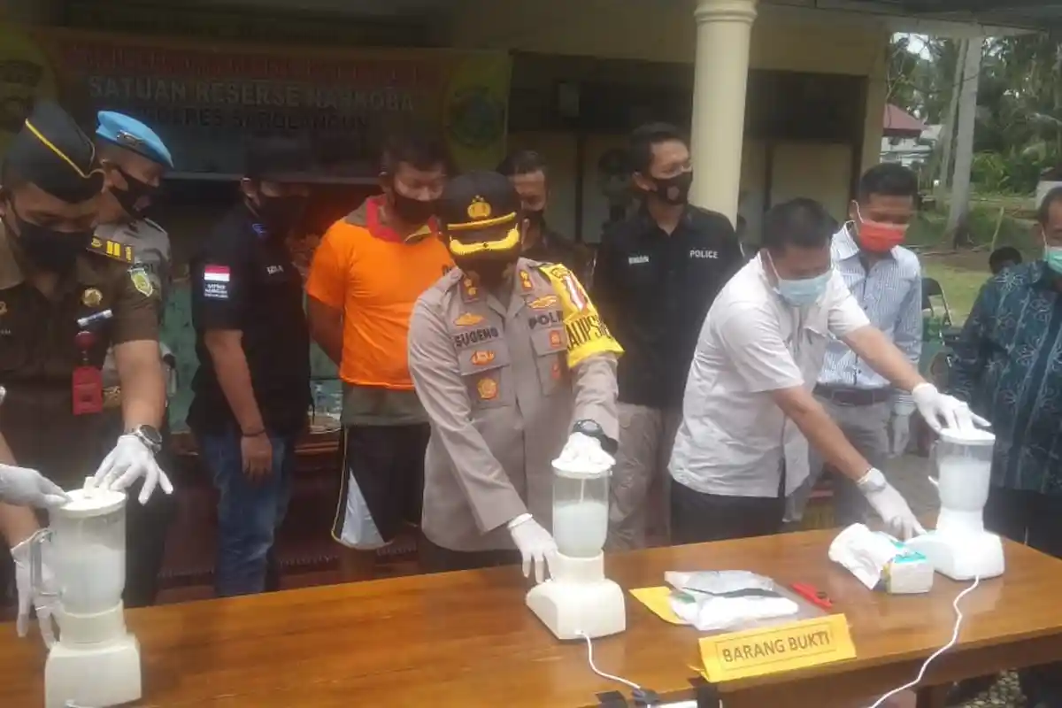 Sabu Seberat 1 Kg Punya Ahmad Ridwan yang Disimpan di Poskamling Dimusnahkan