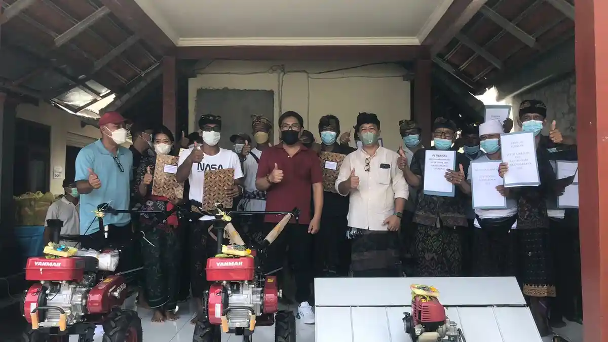 Pemkot Denpasar Berikan Bantuan 60 Bibit Babi dan 17 Ton Benih Padi ke Peternak & Subak di Denpasar