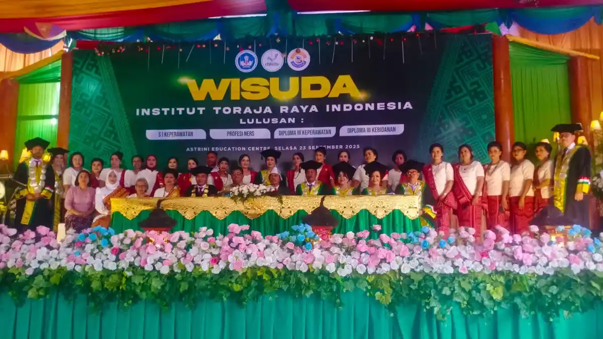 Institut Toraja Raya Indonesia Kukuhkan 161 Lulusan pada Wisuda Kedua