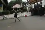 Mahasiswa Bentrok dengan Polisi