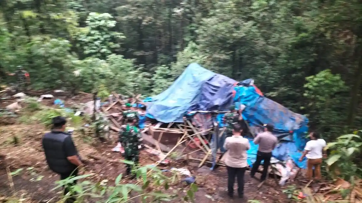 Puluhan Gubuk Narkoba di Jalan Lintas Medan-Berastagi Digerebek, 3 Orang Diduga Pengedar Ditangkap