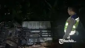 Proses-evakuasi-bus-rombongan-pengajian-asal-Sukoharjo-yang-terguling-di-Pracimantoro-Wonogiri.jpg