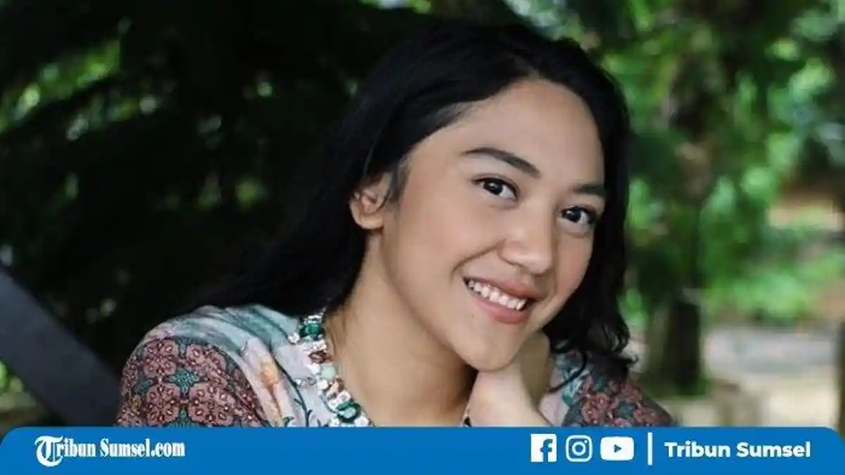 Aksi Sosial di Tengah Covid-19, si Cantik Putri Tanjung Support Petugas Medis, Siapkan Makanan Ini!