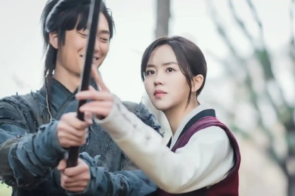 Drama Korea River Where the Moon Rises, Kim So Hyun Ajarkan Na In Woo Cara Bertarung