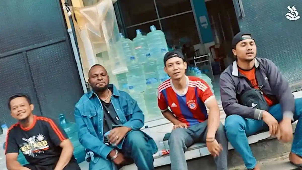 Lirik Lagu Rap Bahasa Jawa Aku Luwe by Musa Pagawak Rapper Papua yang ...