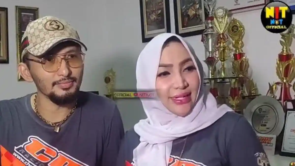BERITA Populer Hari Ini, Suami Roro Fitria Joget Telanjang hingga Pinkan Mambo Tiduran di Panggung
