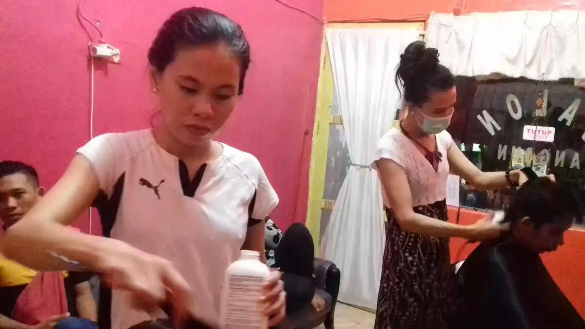 Salon Paling Populer di Barru Ini Beromzet Rp 1 Juta Per Hari