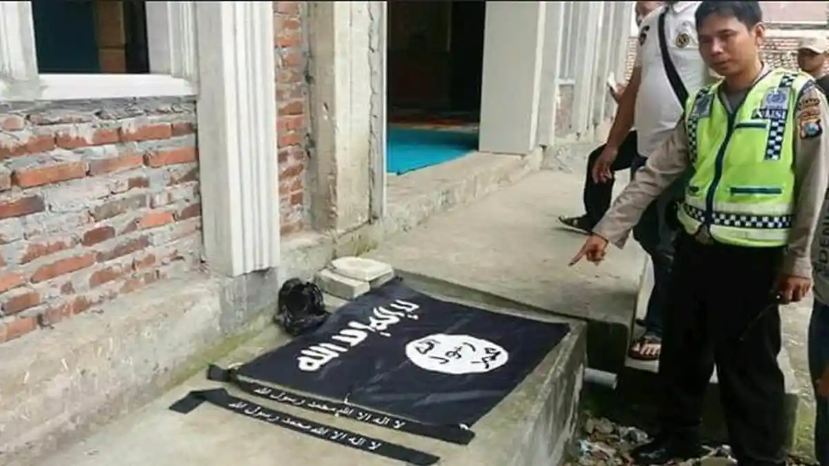 Terkait Temuan Bendera ISIS, Polisi Dalami Keberadaan Enam Orang yang Menginap di Masjid