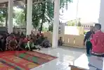 Penyerahan-SK-Petugas-Kebersihan-di-Aula-Kantor-Dinas-Lingkungan.jpg
