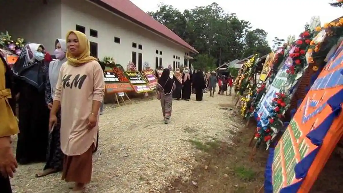 Suasana Rumah Duka Lettu Anumerta Muhammad Ikbal Korban KKB di Nduga