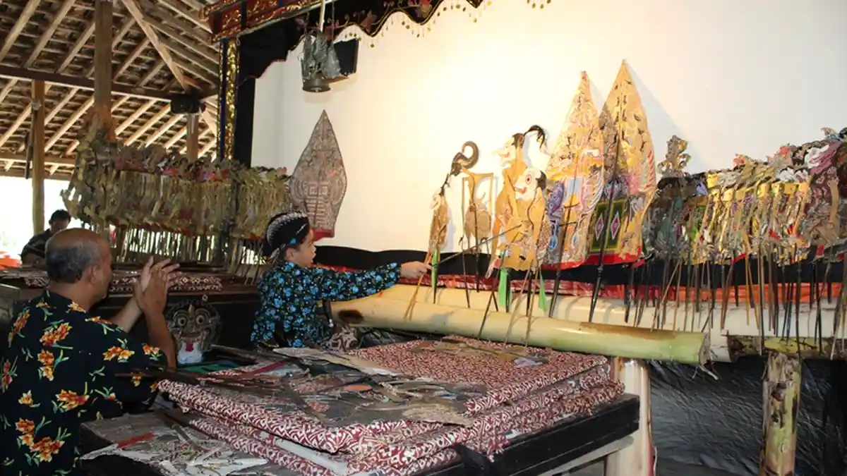 Ki Enthus Tampilkan Gatotkaca Winisuda Hibur Warga Kota Magelang