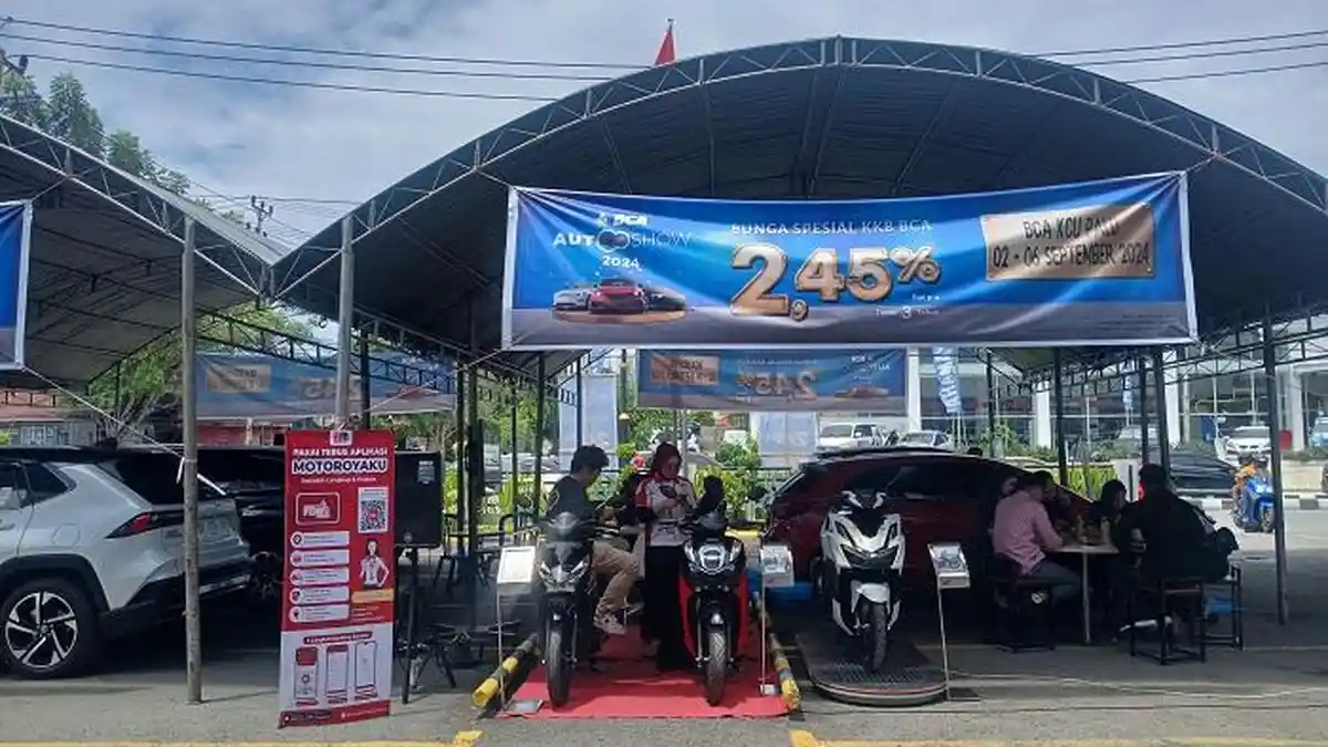 BCA KCU Palu Rayakan Hari Pelanggan Nasional 2024 dengan Auto Show dan Promo Bunga Menarik