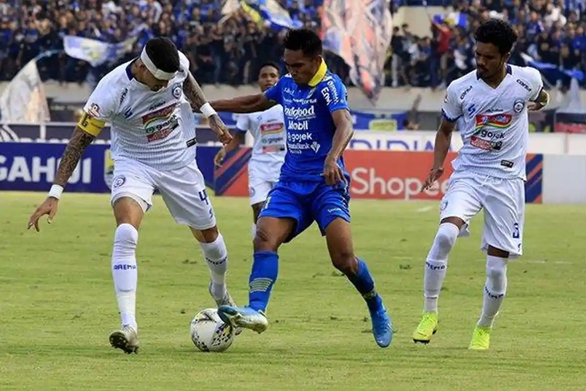 Lihat Rahasia Kemenangan Persib Bandung Libas Borneo FC di Stadion Segiri, Samarinda, Bertahan