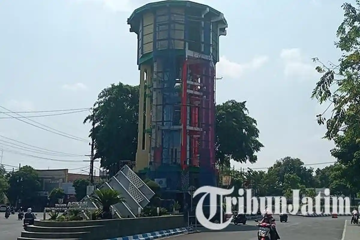 Pengecatan Ulang Ikon Tugu Ringin Contong Jombang Capai 70 Persen, Target Rampung Akhir Bulan