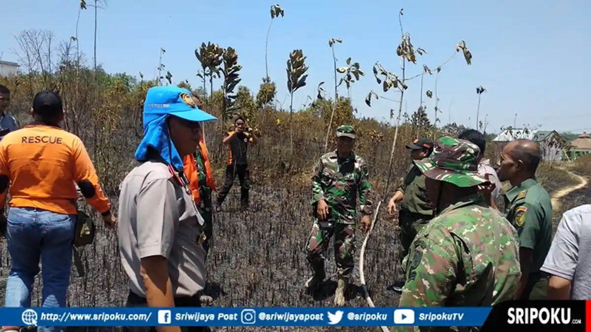 Pemukiman Warga Talang Subur PALI Dikepung Api Karhutla, Satgas Gabungan Berjibaku Padamkan Api