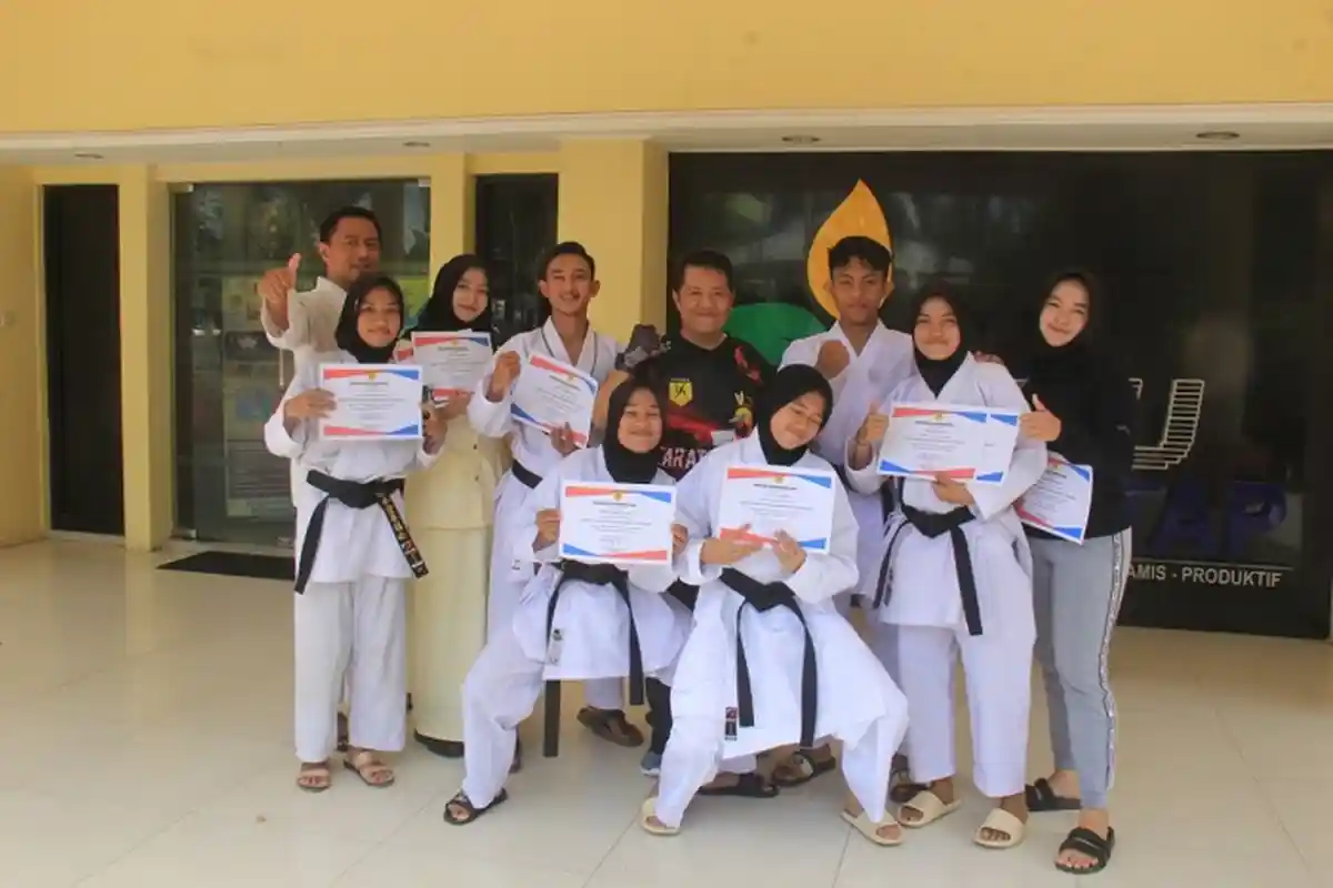 Beri Penghargaan Atlet Karate Berprestasi, FORKI HSU Berharap Atlet Semangat Berlatih