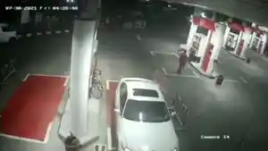 rekaman-cctv-pengendara-mobil-bmw-kabur.jpg