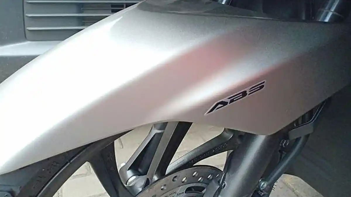 Honda PCX 150 ABS Terbaru Makin Mentereng Tampilannya, Beda Dengan yang Dulu - kosmetik-pada-honda-pcx-150-abs-2019-ini-tidak-hanya-dilengkapi-stiker-tulisan-saja-lho.jpg
