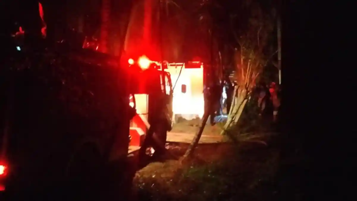 Miris! Seragam Ikut Hangus Saat Rumah Terbakar, Tiga Pelajar Kakak Beradik Tak Bisa Sekolah