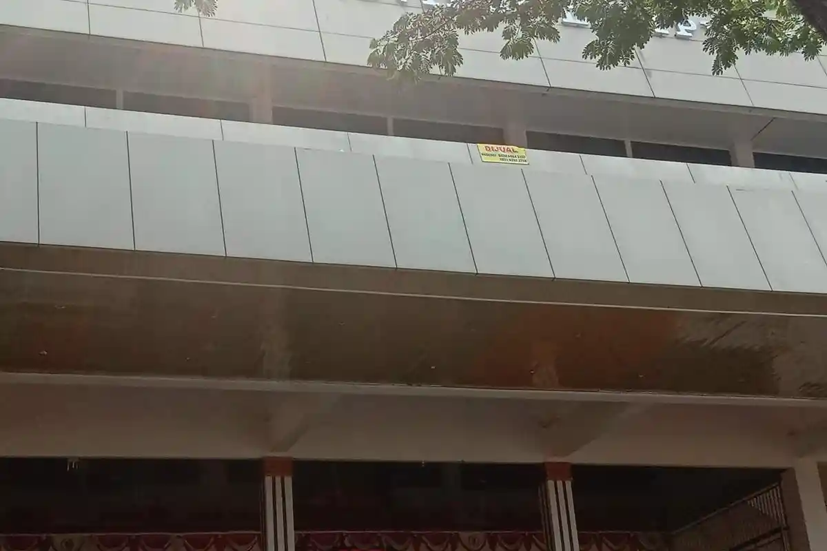 BREAKING NEWS - Massa Aksi Bubar, Gedung DPRD Lampung 'Dijual'? Ada Nomor Teleponnya