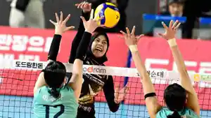 Momen-opposite-Indonesia-Megawati-Hangestri-melepaskan-spike.jpg