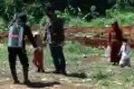 Ziarah Kubur di Makam Korban Covid-19 Pondok Ranggon