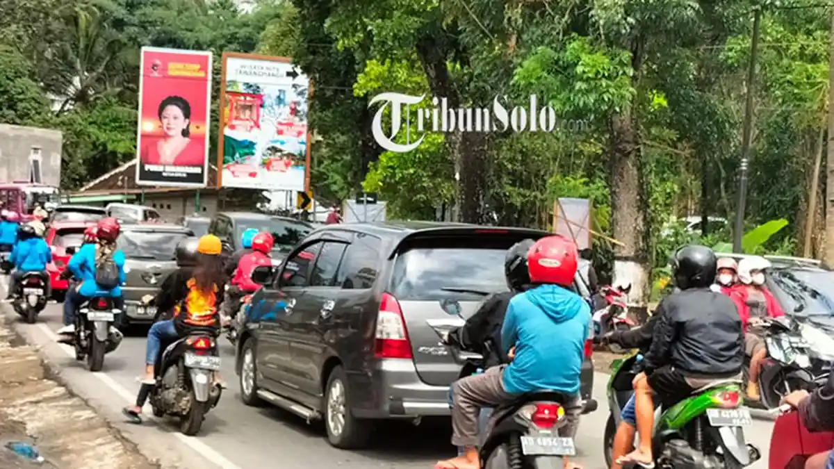 Arus Balik Wisatawan di Karanganyar, Ada Penumpukan Kendaraan di Pertigaan Karangpandan