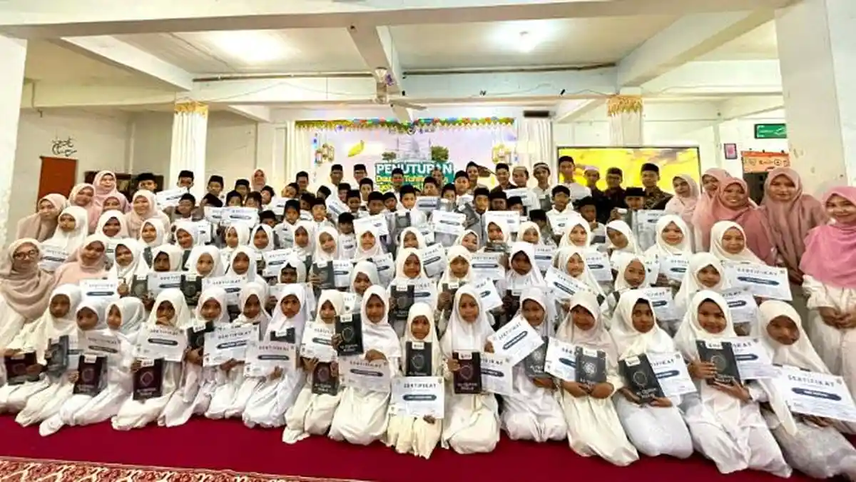 Wali Kota Banda Aceh Tutup Daurah Tahfiz dan Tarbiyah Ramadhan TPQ Hidayatul Ulum Lambaro Skep