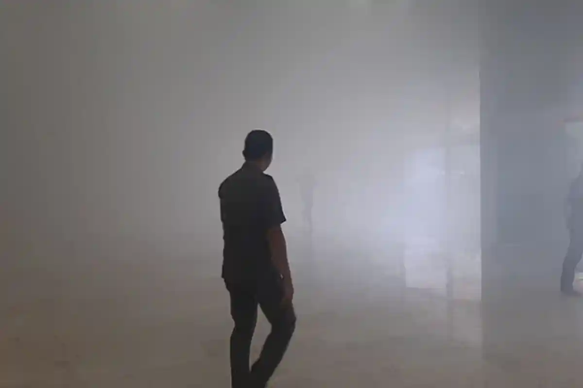 Gedung DPR Terbakar, Asap Putih Penuhi Lobi Nusantara III, Lima Mobil Damkar Dikerahkan