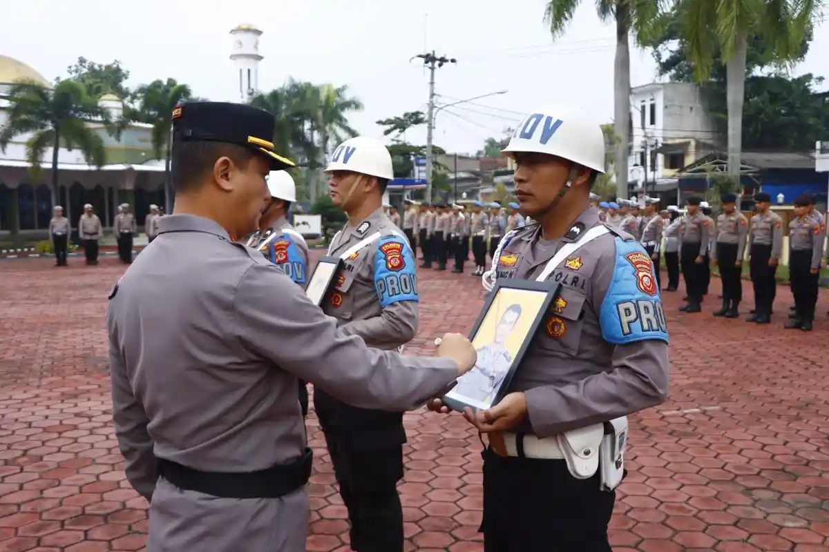 3 Polisi di Bandung Dipecat Tidak Hormat, Narkoba hingga Desersi, 18 Polisi Lain Dapat Penghargaan