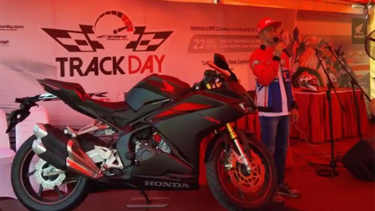 Wawan Hermawan Pebalap Astra Racing Tim Berikan Coaching Clinic di Sirkuit Mijen