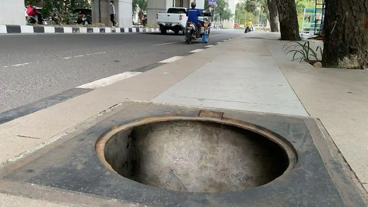 40 Manhole Trotoar di Palembang Hilang Dicuri, Lengah Bisa Kejeblos di Lubang - Manhole-dicuri.jpg