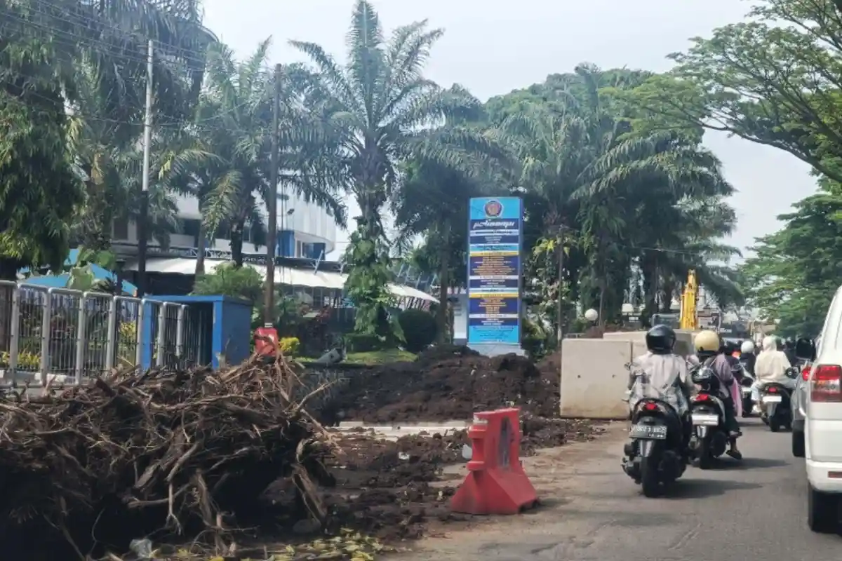 Mulai Muncul Keluhan Akibat Perbaikan Drainase, Warung di Jalan Suhat Malang Sepi Pelanggan