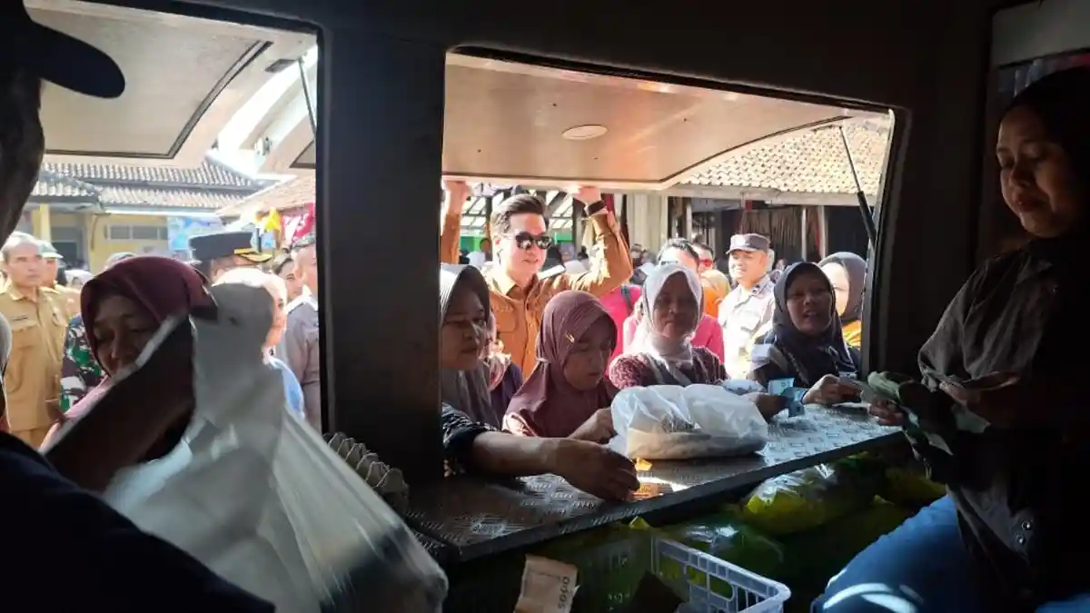 Gerakan Pangan Murah Diserbu Warga Darmaraja Sumedang, 242 Dhuafa Terima Bantuan