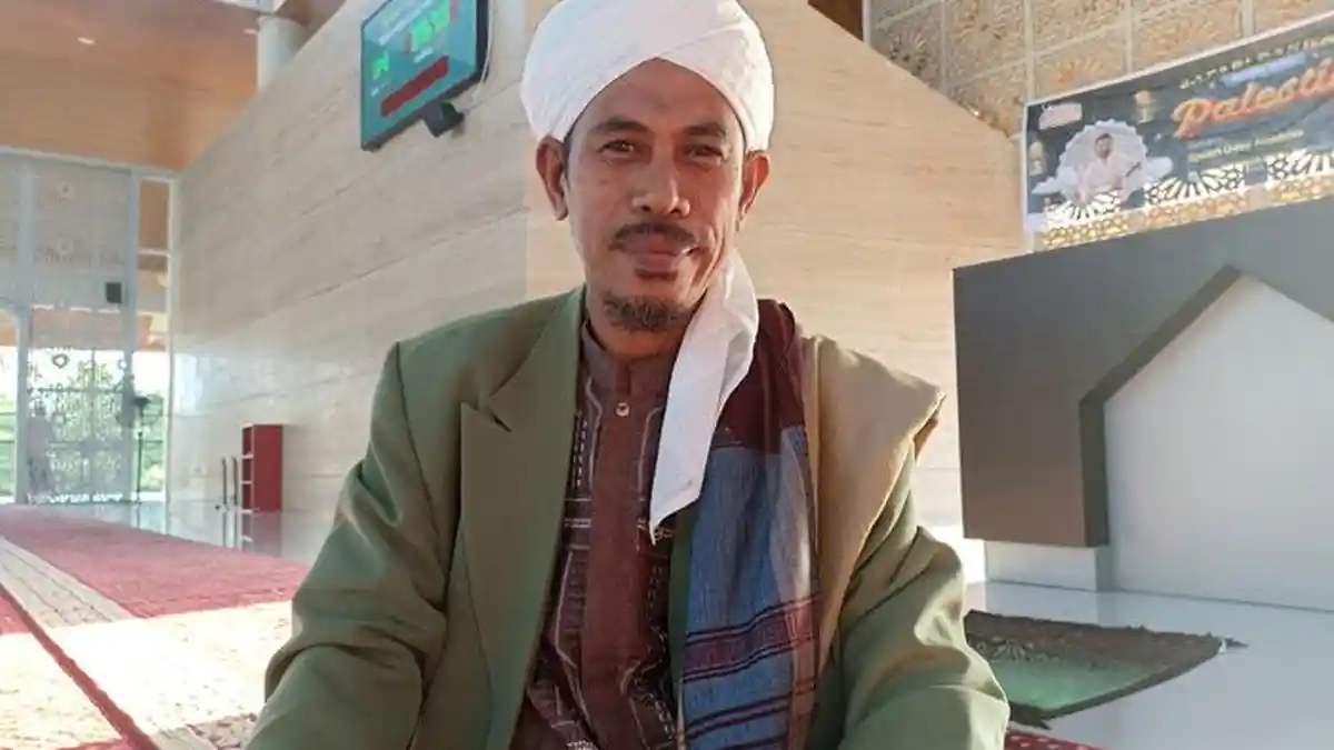 Fenomena Masyarakat Sibuk  Baju Lebaran, Begini Pesan Ustaz Abdurrahman Athar 