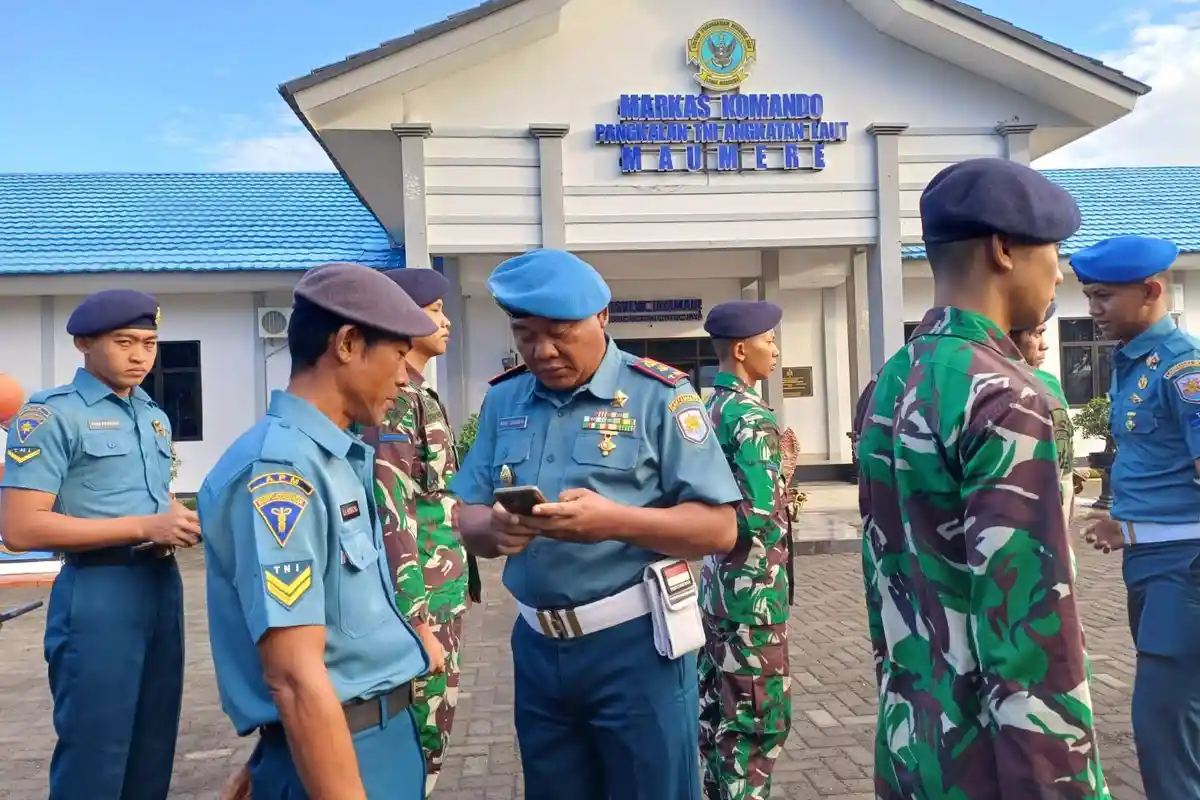 Pomal Lanal Maumere Sidak HP Temukan Prajurit Pakai Aplikasi Judi Online