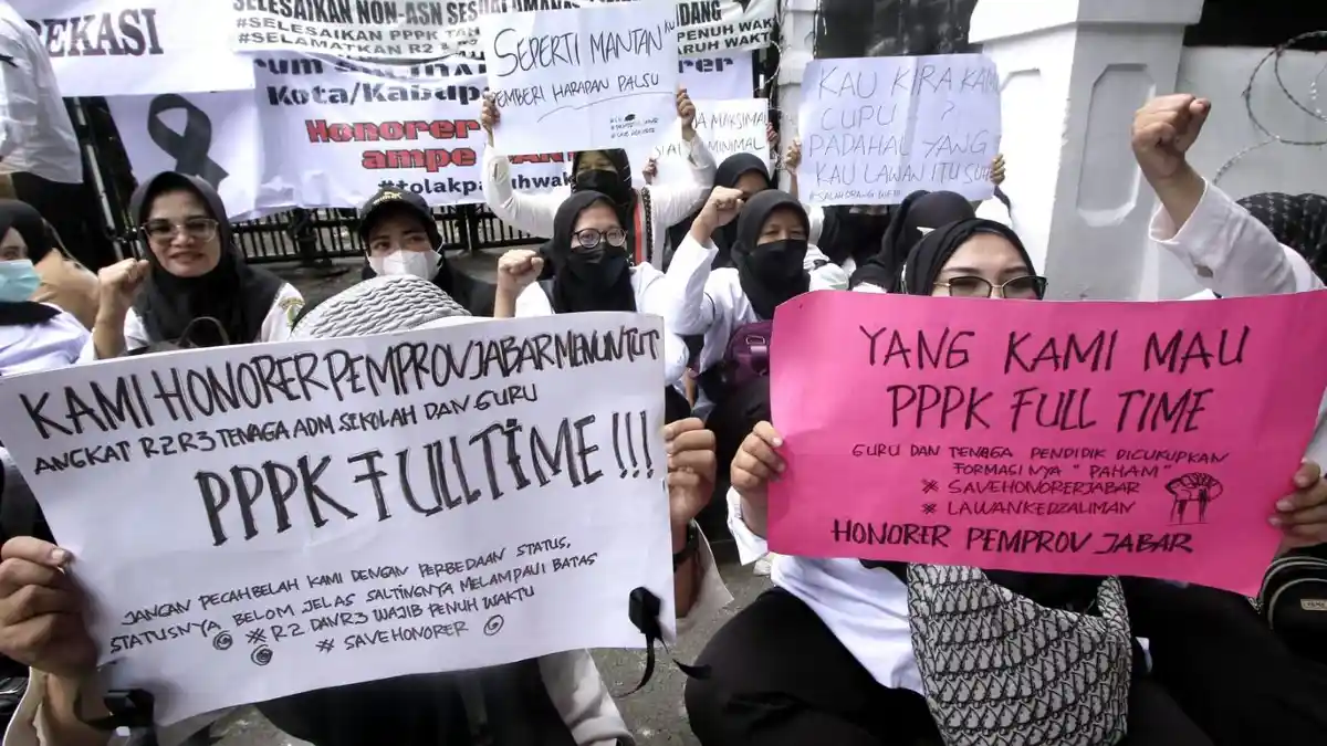 Guru dan Tendik Honorer Se-Jabar Demo Tuntut Diangkat Jadi PPPK