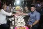 Dua Cagub dan Cawagub Jateng Makan Bareng di Angkringan