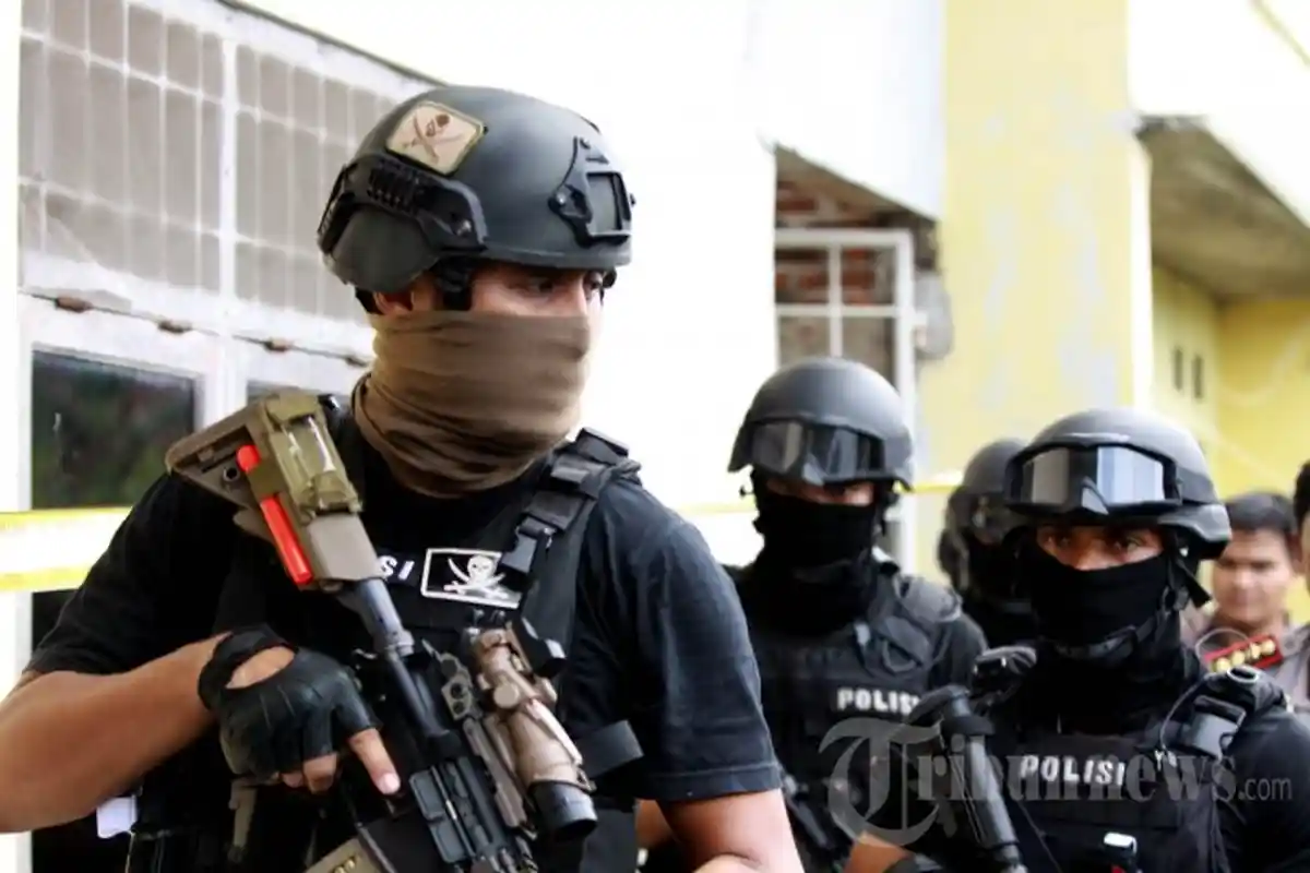 Detik-detik Terduga Teroris Ditembak Densus 88 di Sukoharjo, Mobilnya Oleng dan Tabrak Rumah Warga